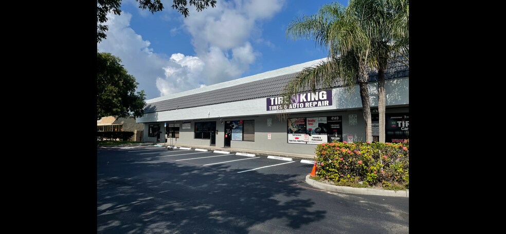 More Photos Of 4141 N Dixie Hwy, Deerfield Beach Warehouse For Lease