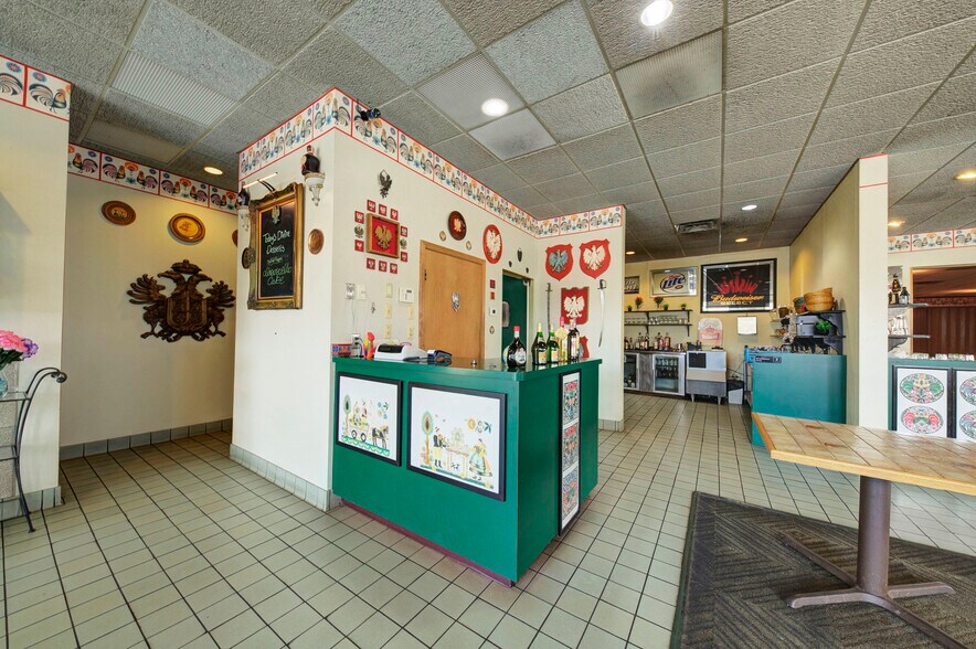 More Photos Of 1744 Biddle Ave, Wyandotte General Retail For Sale