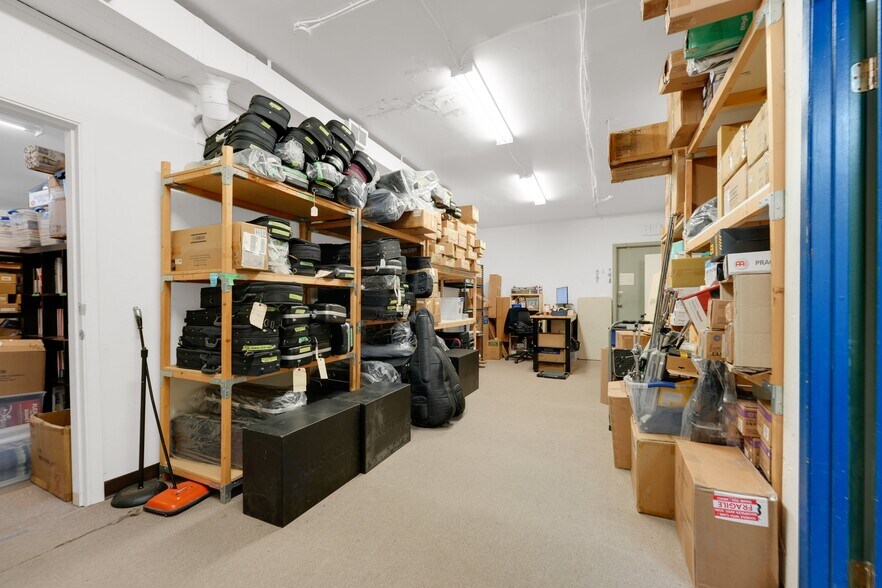 More Photos Of 1333-1335 Johnston Rd, White Rock Storefront For Sale