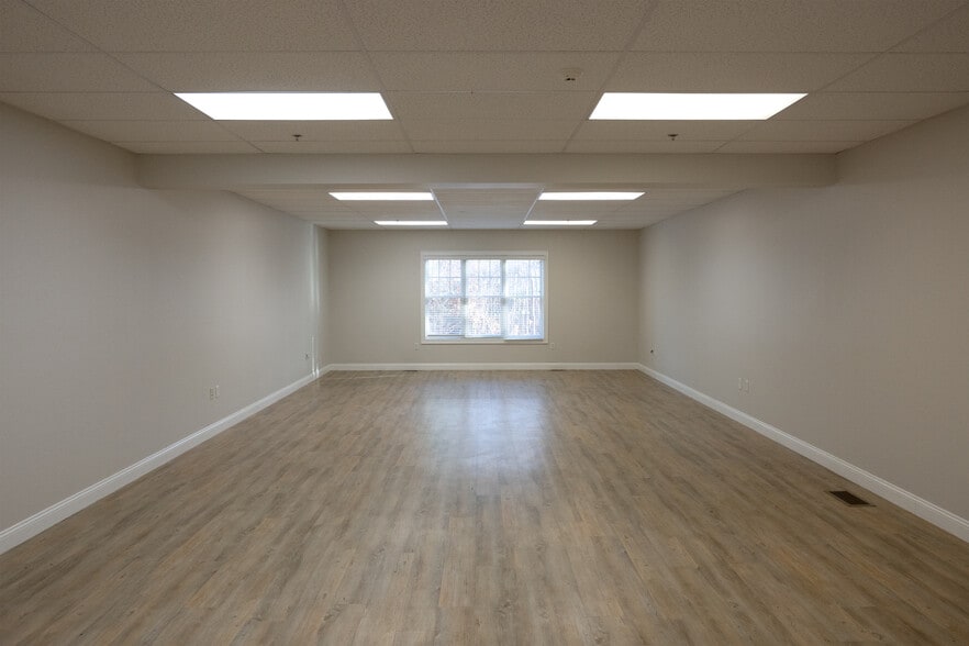 More Photos Of 68 Evergreen St, Kingston Medical For Lease