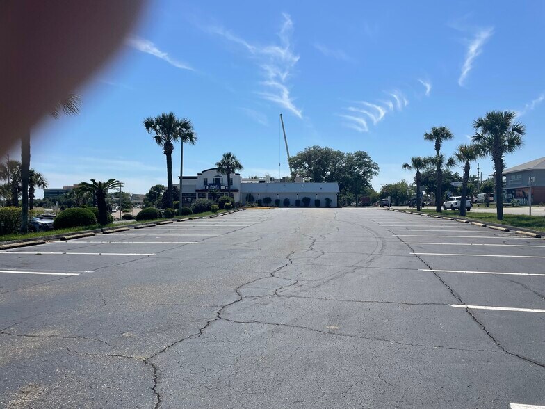 More Photos Of 905 E Gregory St, Pensacola Restaurant For Sale