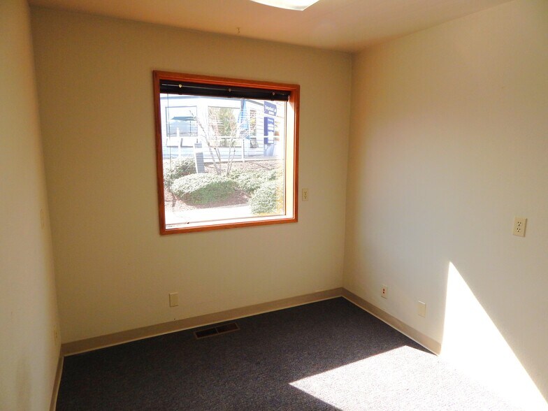 More Photos Of 272 Medical Loop, Roseburg Office For Sale