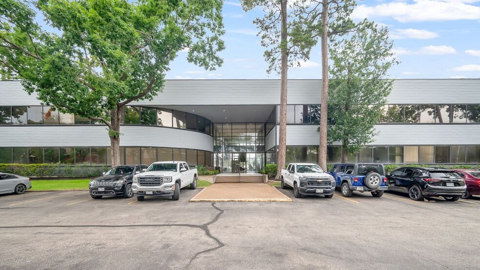 More Photos Of 333 N Rivershire Dr, Conroe Office For Lease