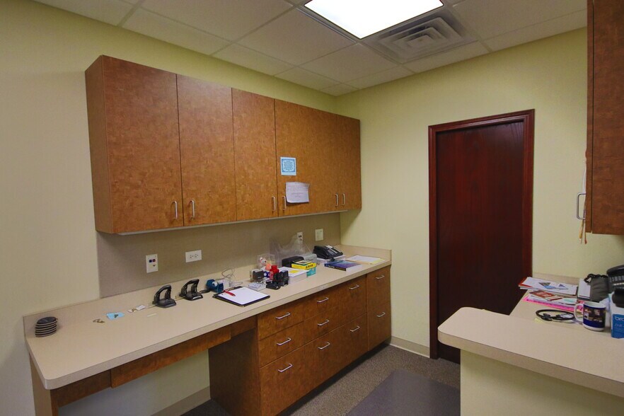 More Photos Of 10741-10745 W 165th St, Orland Park Office For Sale