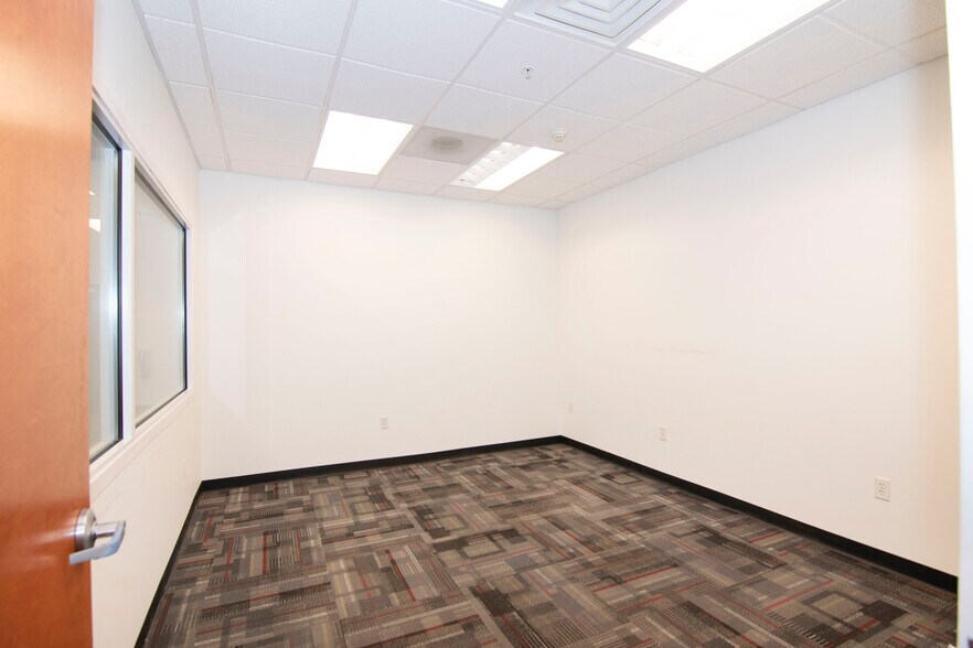More Photos Of 3 Unlimited Dr, Saratoga Springs Office For Lease