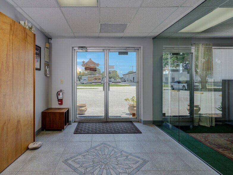 More Photos Of 2229 Whitfield Park Dr, Sarasota Warehouse For Sale