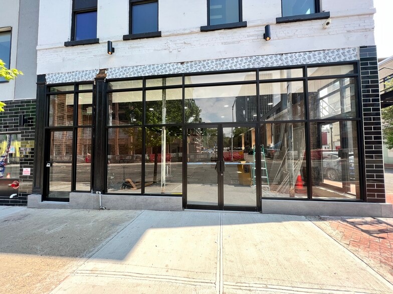 More Photos Of 378 Broad St, Newark Storefront Retail Office For Lease