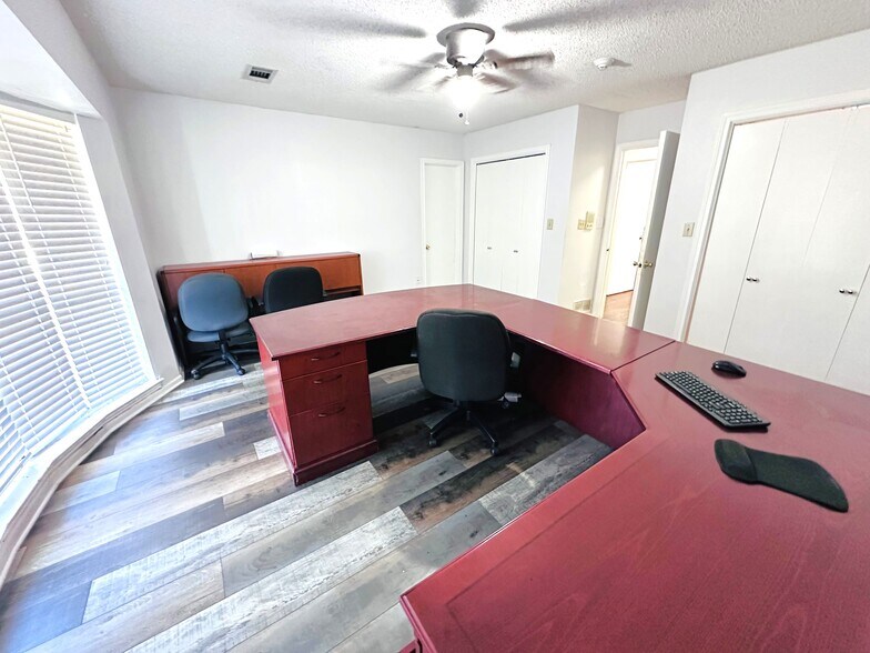 More Photos Of 722 E Wheatland Rd, Duncanville Office For Sale