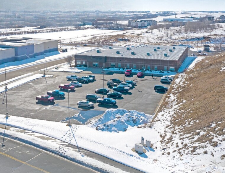 More Photos Of 3993 Heritage Pl NW, Rochester Office For Sale