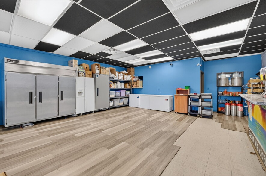 More Photos Of 1938 S Glenstone Ave, Springfield General Retail For Sale
