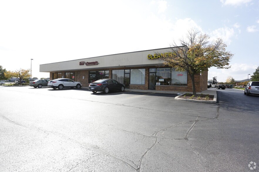 More Photos Of 9400-9432 143rd St, Orland Park Freestanding For Lease