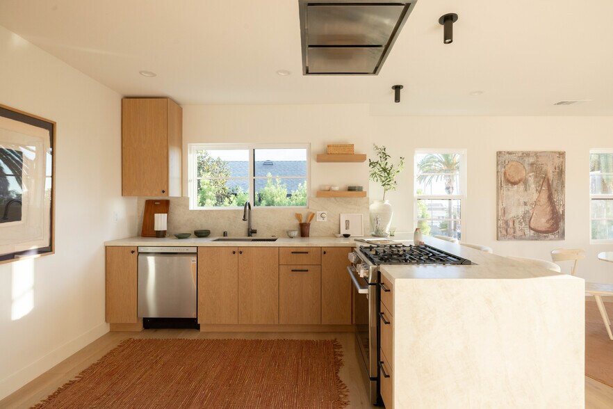 More Photos Of 1018 Manzanita St, Los Angeles Apartments For Sale