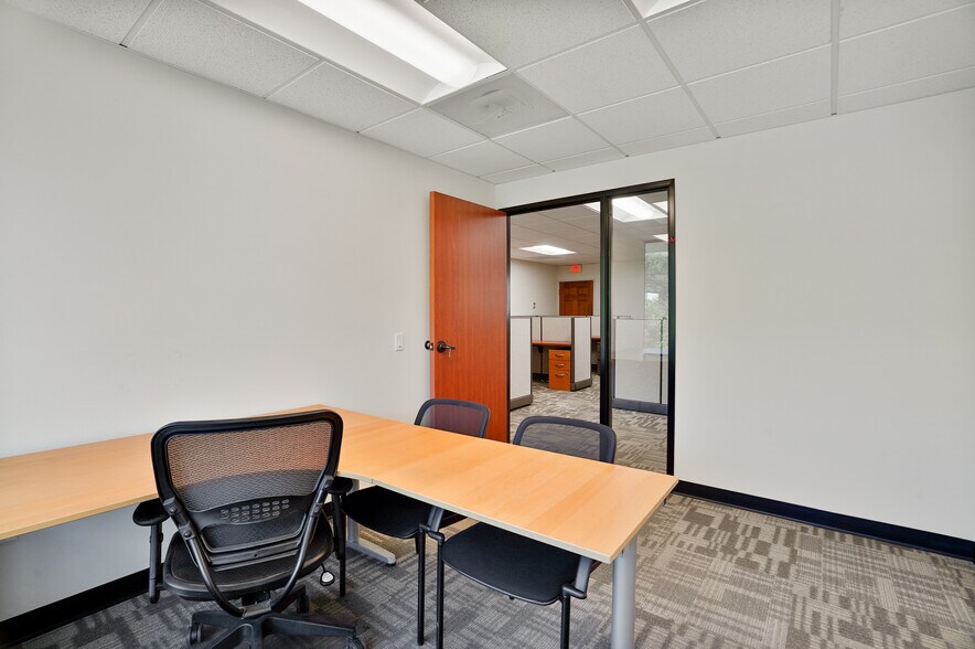 More Photos Of 30423 Canwood St, Agoura Hills Office For Sale