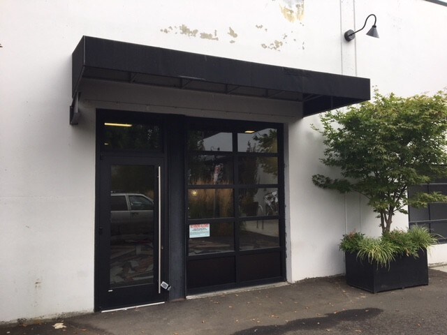 More Photos Of 2117 NE Oregon St, Portland Showroom For Lease