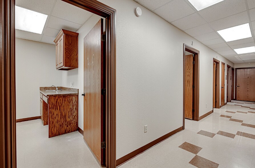 More Photos Of 2107 Fort Worth Hwy, Weatherford Medical For Lease