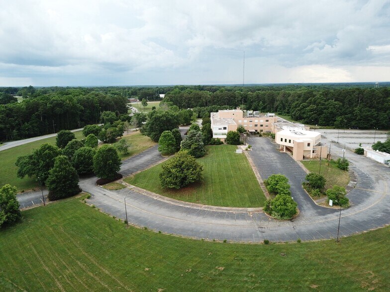 More Photos Of 60 Hospital, Newnan Office For Sale