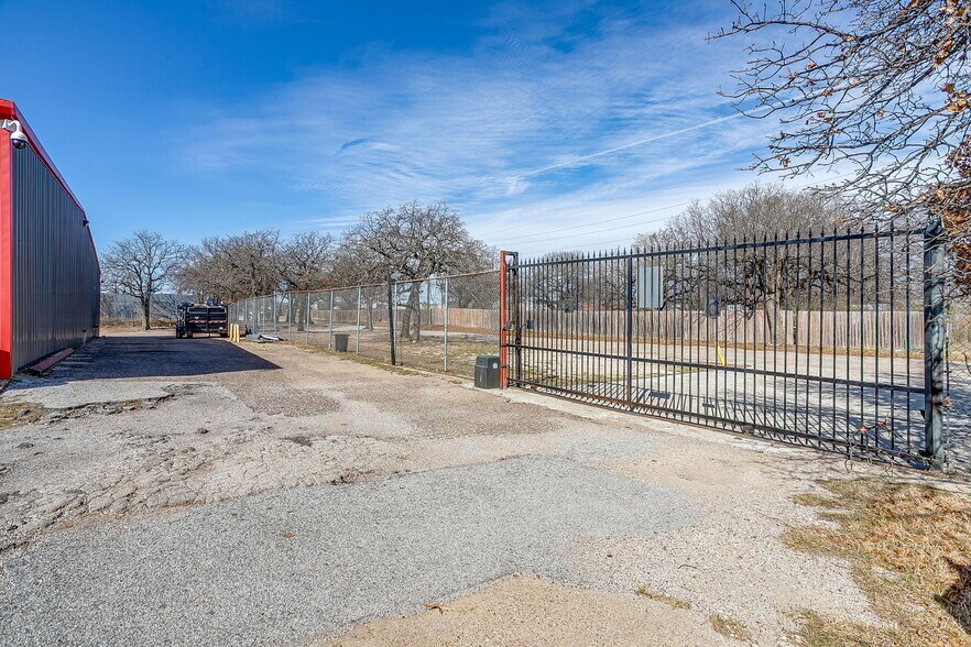 More Photos Of 4608 Maxey Rd, Fort Worth Warehouse For Lease