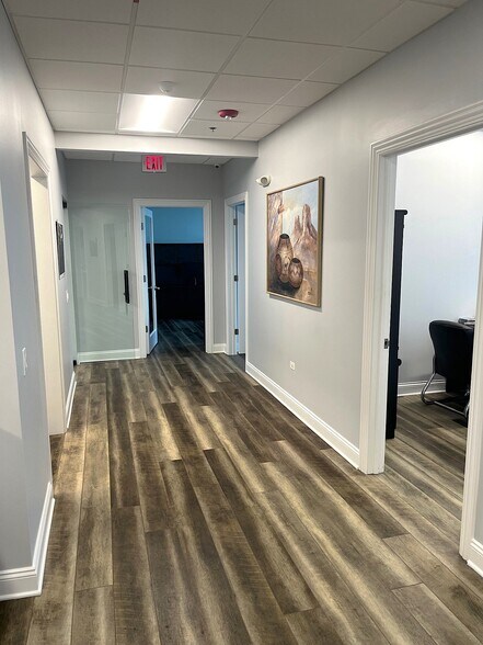 More Photos Of 600 Enterprise Dr, Oak Brook Medical For Lease