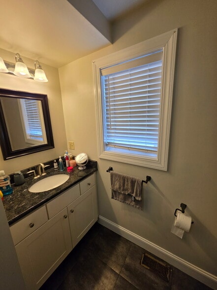 More Photos Of 1181 High St, Cumberland Storefront For Sale