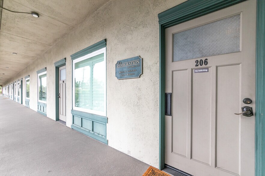 More Photos Of 1913 E 17th St, Santa Ana Office For Sale