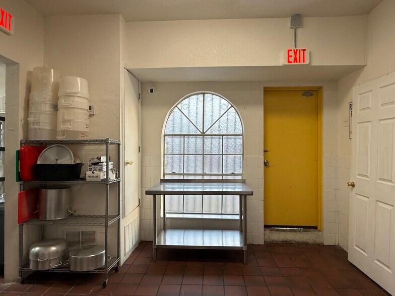 More Photos Of 5402 S Zarzamora St, San Antonio Restaurant For Sale