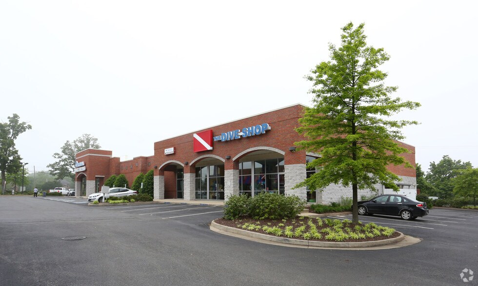 More Photos Of 9320 W Broad St, Richmond Freestanding For Lease