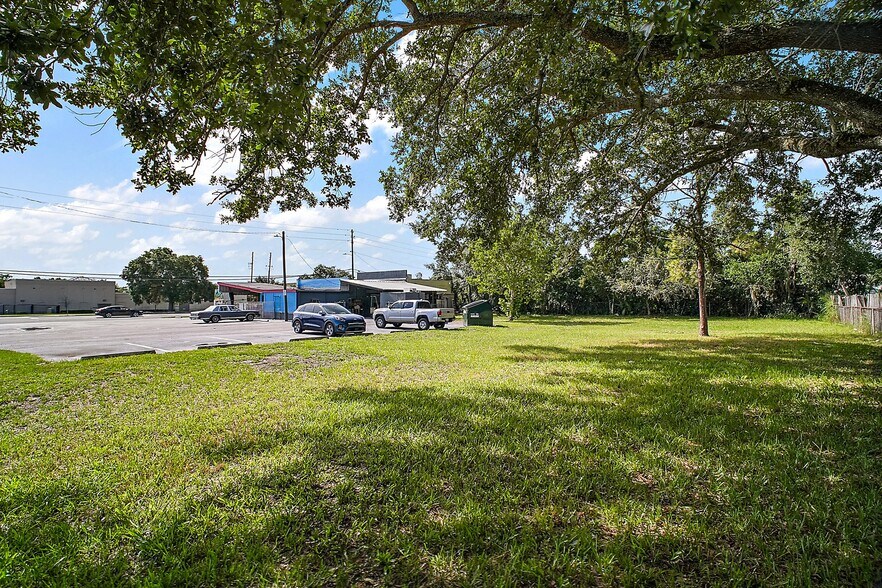 More Photos Of 454 N Park Ave, Apopka Storefront For Sale