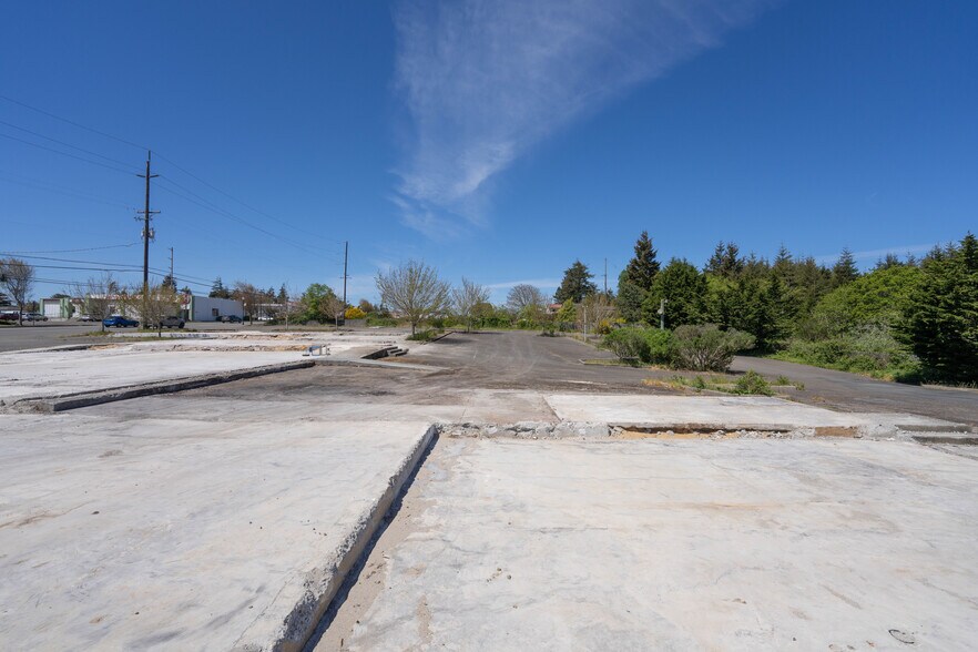 More Photos Of 1090 Newmark Ave, Coos Bay Land For Sale