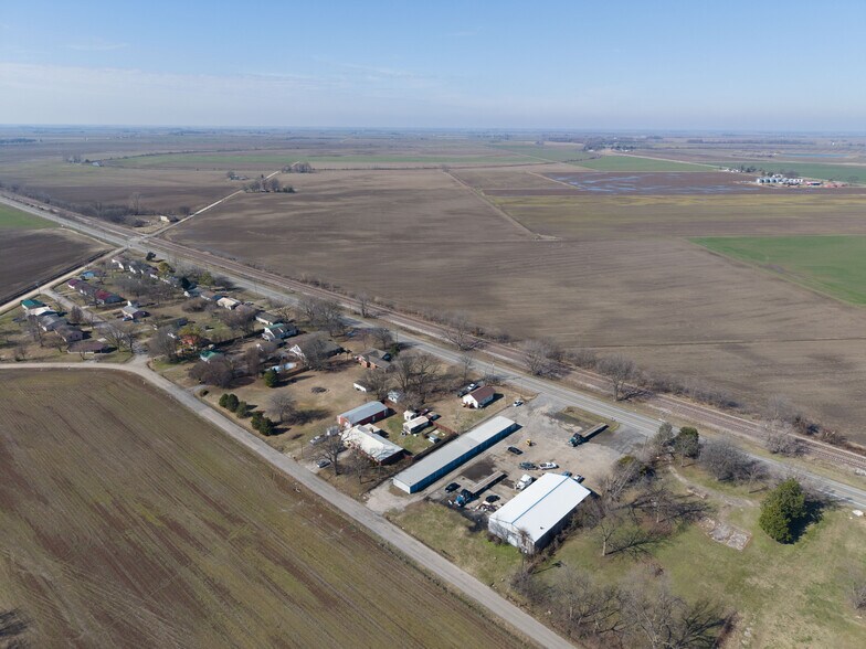 More Photos Of 739 S Walnut St, Steele Self Storage For Sale