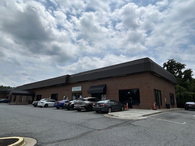 More Photos Of 713-741 Cady Dr, Fort Washington Storefront Retail Office For Lease