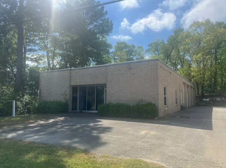 More Photos Of 2819 University Blvd, Tyler Warehouse For Lease