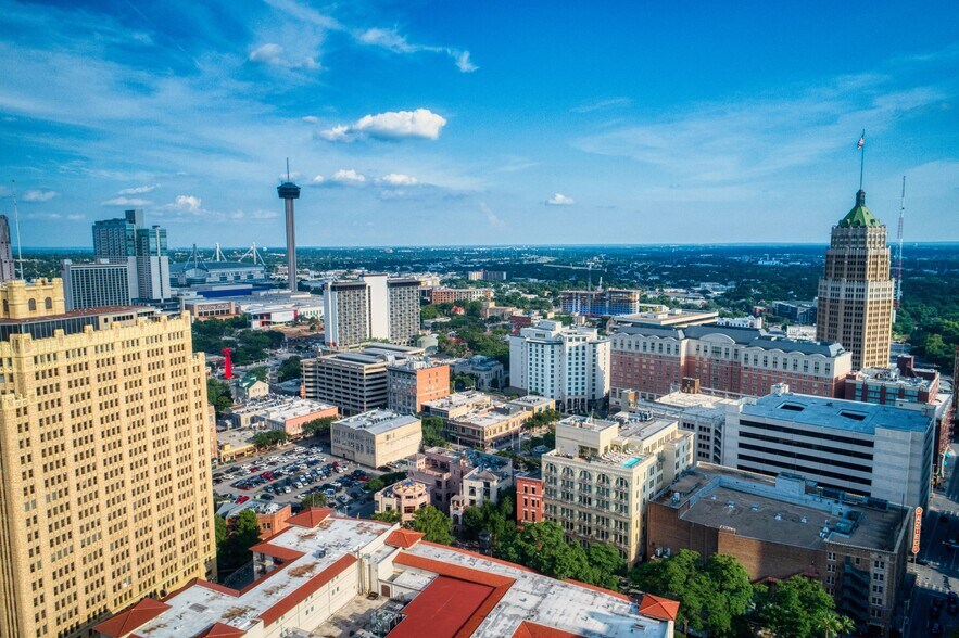 More Photos Of 309 E Commerce St, San Antonio Office For Lease