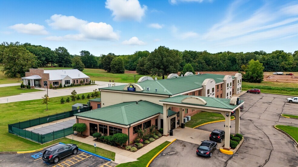 Primary Photo Of 1011 Highway 64 E, Wynne Hotel For Sale