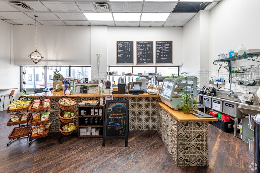 More Photos Of 13 Park Ave W, Mansfield Office For Lease