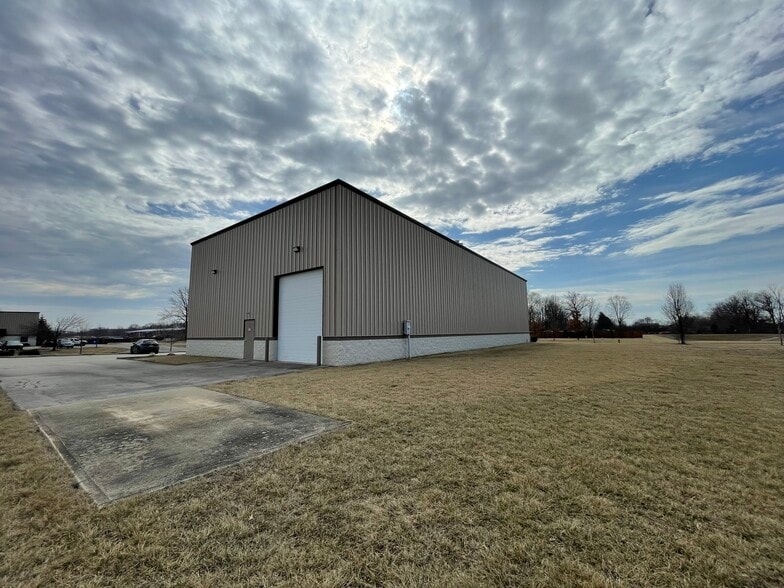 More Photos Of 250 Business Park Dr, Fortville Showroom For Sale