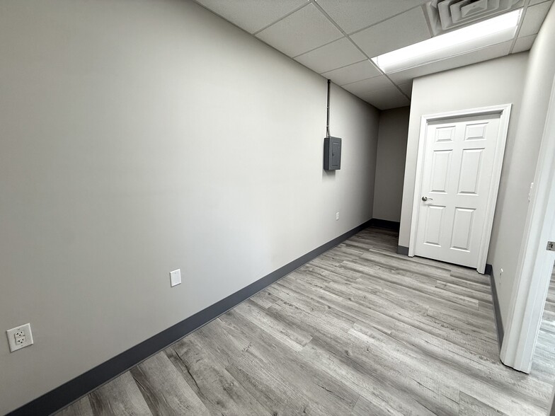 More Photos Of 882 E Main St, Spartanburg Office Residential For Sale