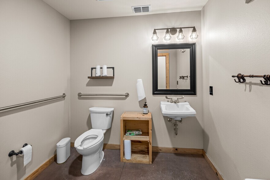 More Photos Of 151 5th St st, Honey Grove Flex For Sale