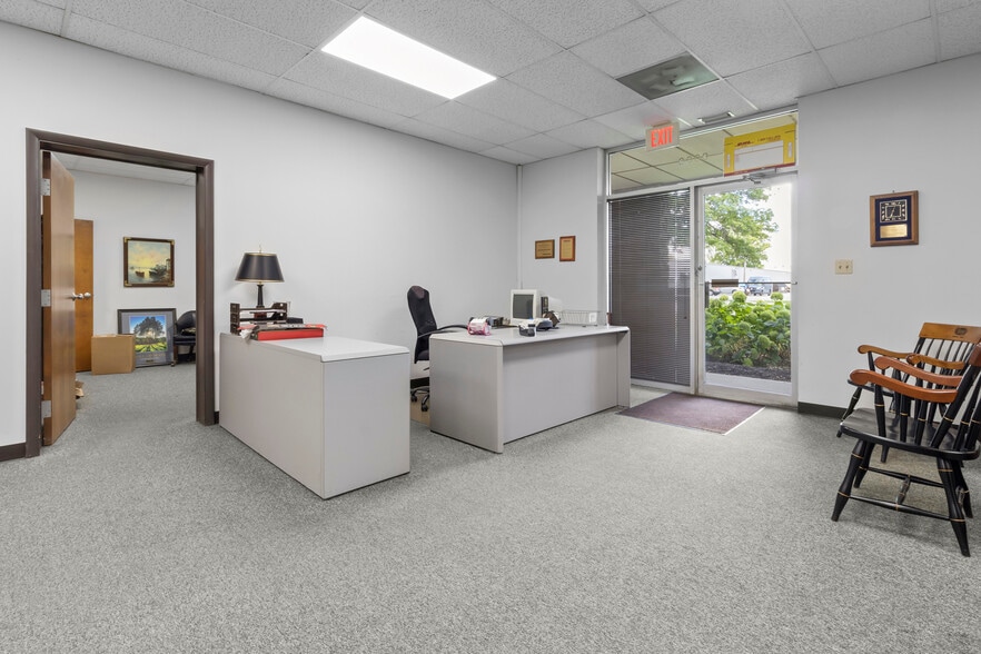 More Photos Of 8004-8008 Castleway Dr, Indianapolis Flex For Sale