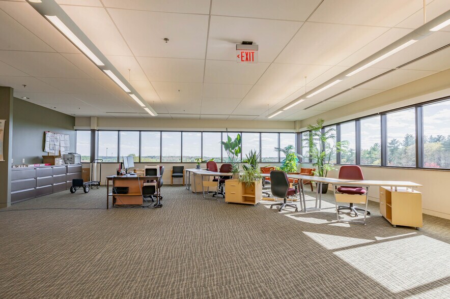 More Photos Of 6 Kitty Hawk Lndg, Londonderry Office For Sale