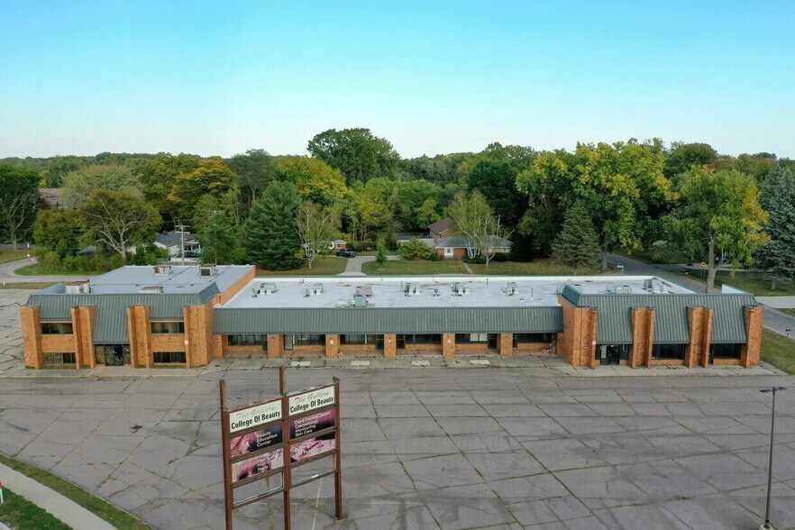 More Photos Of 38116-38160 S Gratiot Ave, Clinton Township Freestanding For Sale