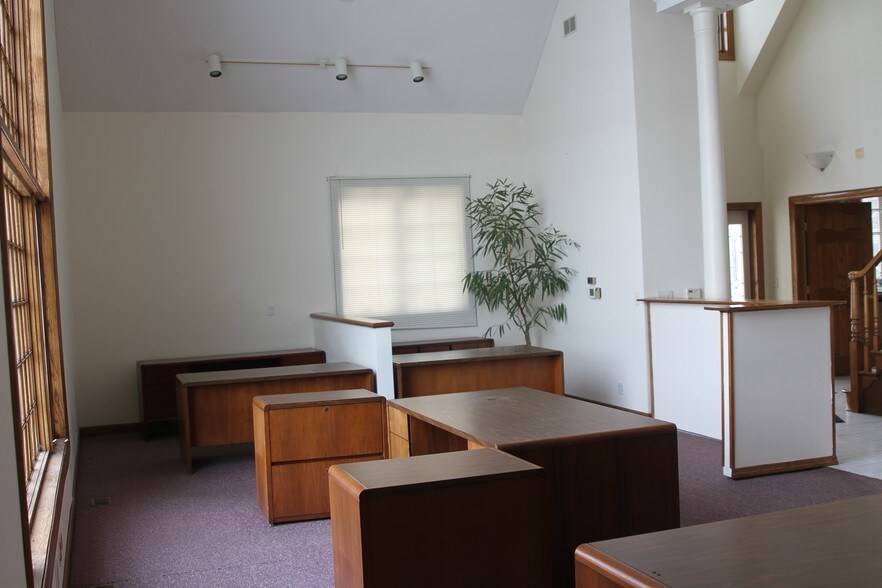 More Photos Of 201 E Dundee Rd, Palatine Office For Sale