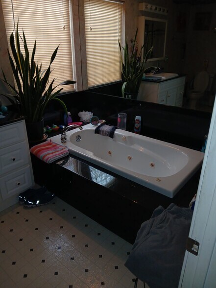 More Photos Of 2400 Volunteer Pky, Bristol Loft Creative Space For Sale