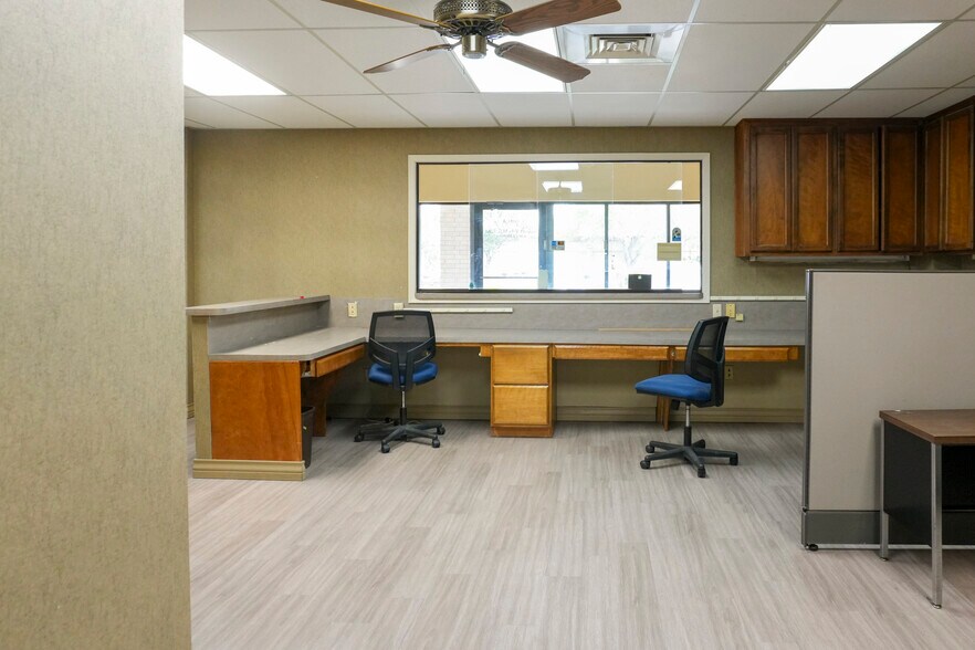 More Photos Of 2201 Cleo St, Corpus Christi Office For Sale