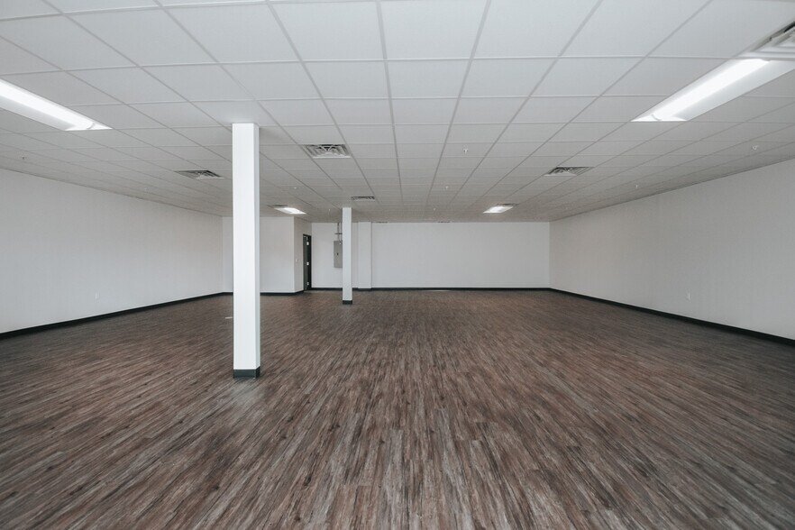 More Photos Of 3706 N Navarro St, Victoria Storefront For Lease