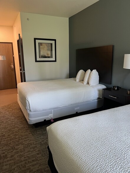 More Photos Of 711 Commercial Ave, Eagle Grove Hotel For Sale