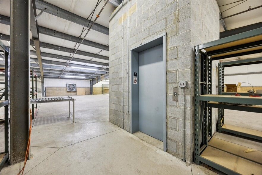More Photos Of 475 Business Park Ln, Allentown Warehouse For Sale