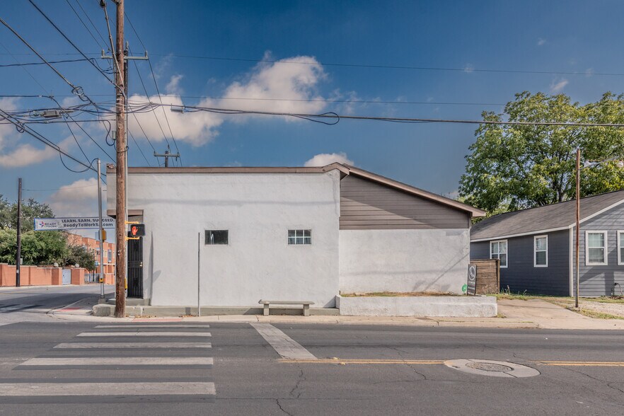 More Photos Of 630 S Walters, San Antonio Freestanding For Sale