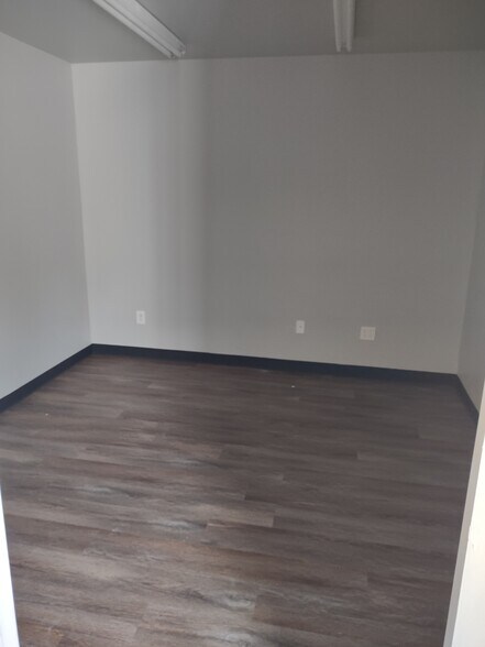 More Photos Of 1909 Lawrence Rd, Kemah Warehouse For Lease