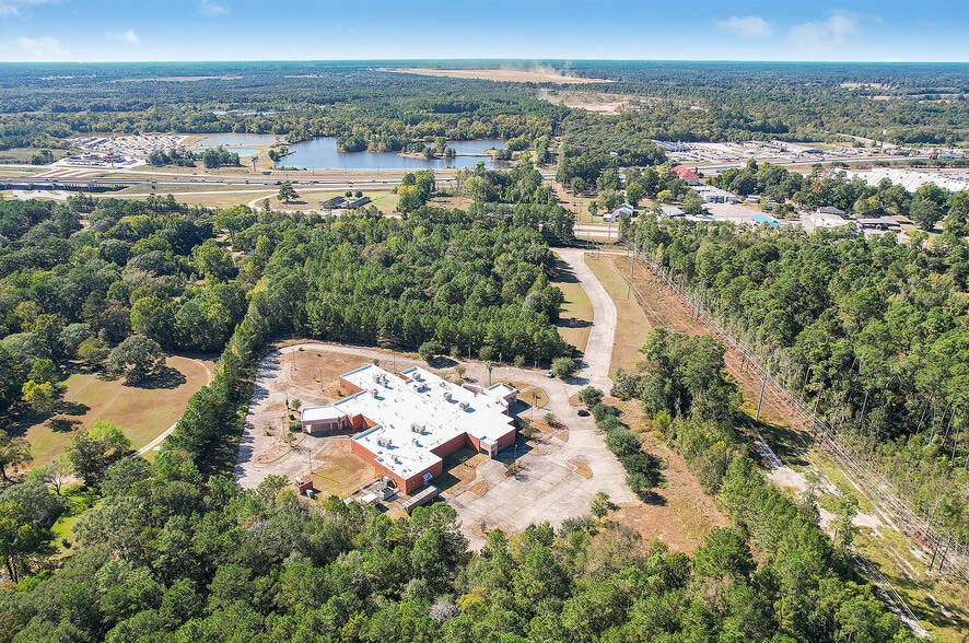 More Photos Of 1017 S Travis Ave, Cleveland Hospital For Sale