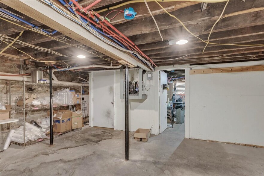 More Photos Of 24 Monroe St, Ellicottville Bar For Sale